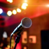 清水さんのゲストとして、ボーリングアルバイト経験者の劉さんが登場。ボーリング部門でお客様案内やイベントの説明をし、ノルマ達成が重要で、時給は高め。しかし、エールカード制度が厳しく、遅刻や無断欠勤があるとレッドカードをもらい、評価に影響。エンターテイメント要素もあり、楽しいバイトだが、エールカード制度が難点。